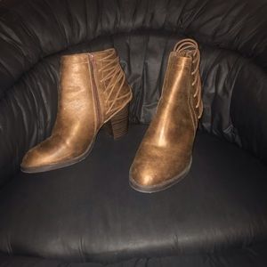 Size 10 brown boots by Candies.